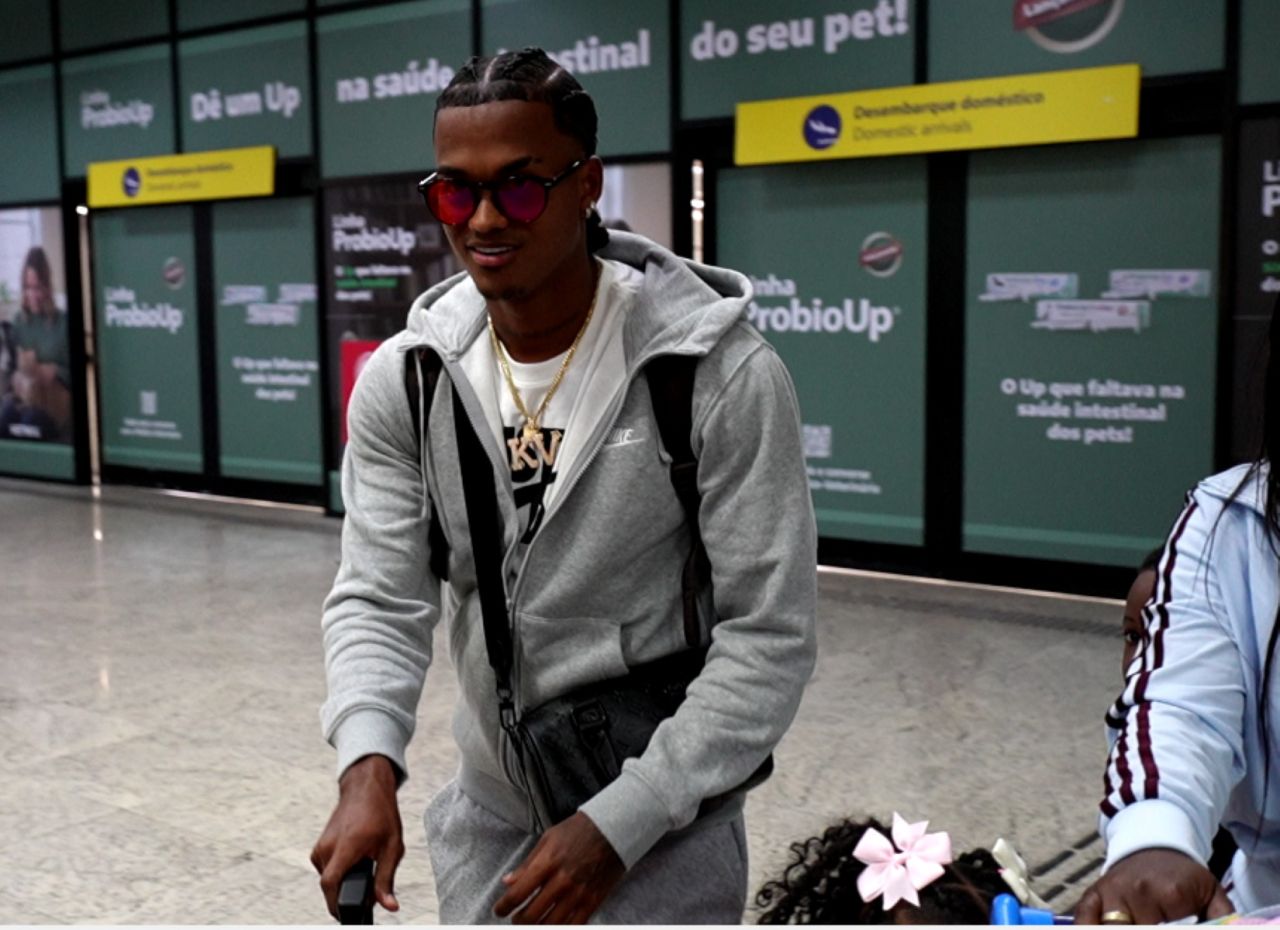 Kerwin Vargas desembarca em Curitiba para assinar com o Athletico