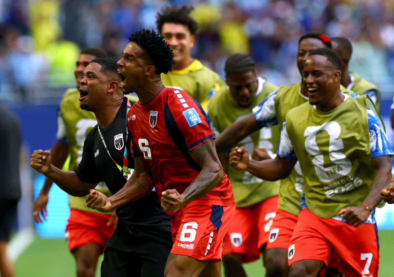 Kevin Pina comemora gol contra o Uruguai