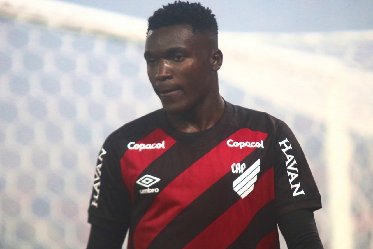 Kevin Viveros ao lado da família