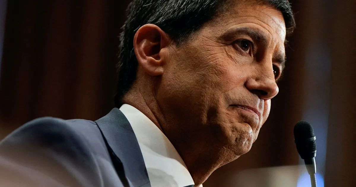 Kevin Warsh durante audiência no Senado dos EUA