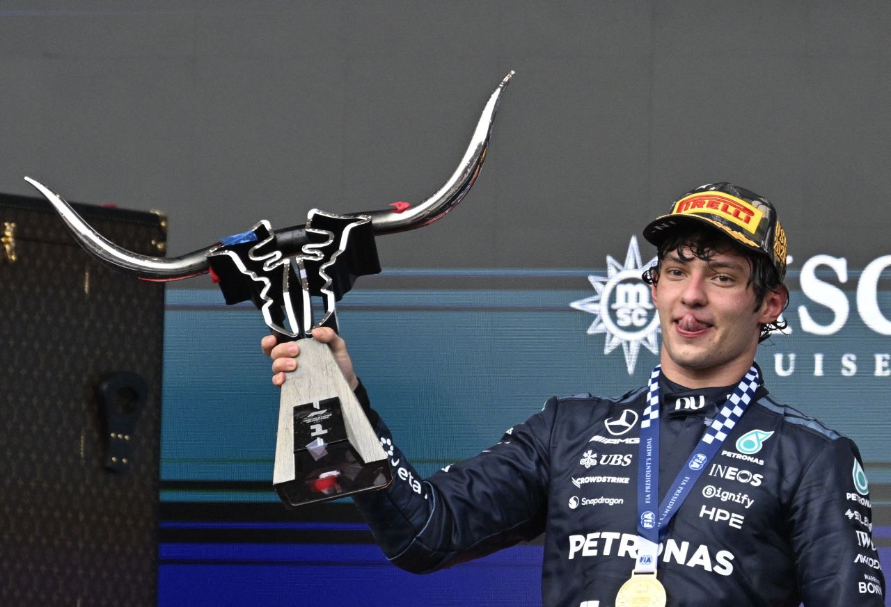 Kimi Antonelli liderando o GP dos Estados Unidos em Austin