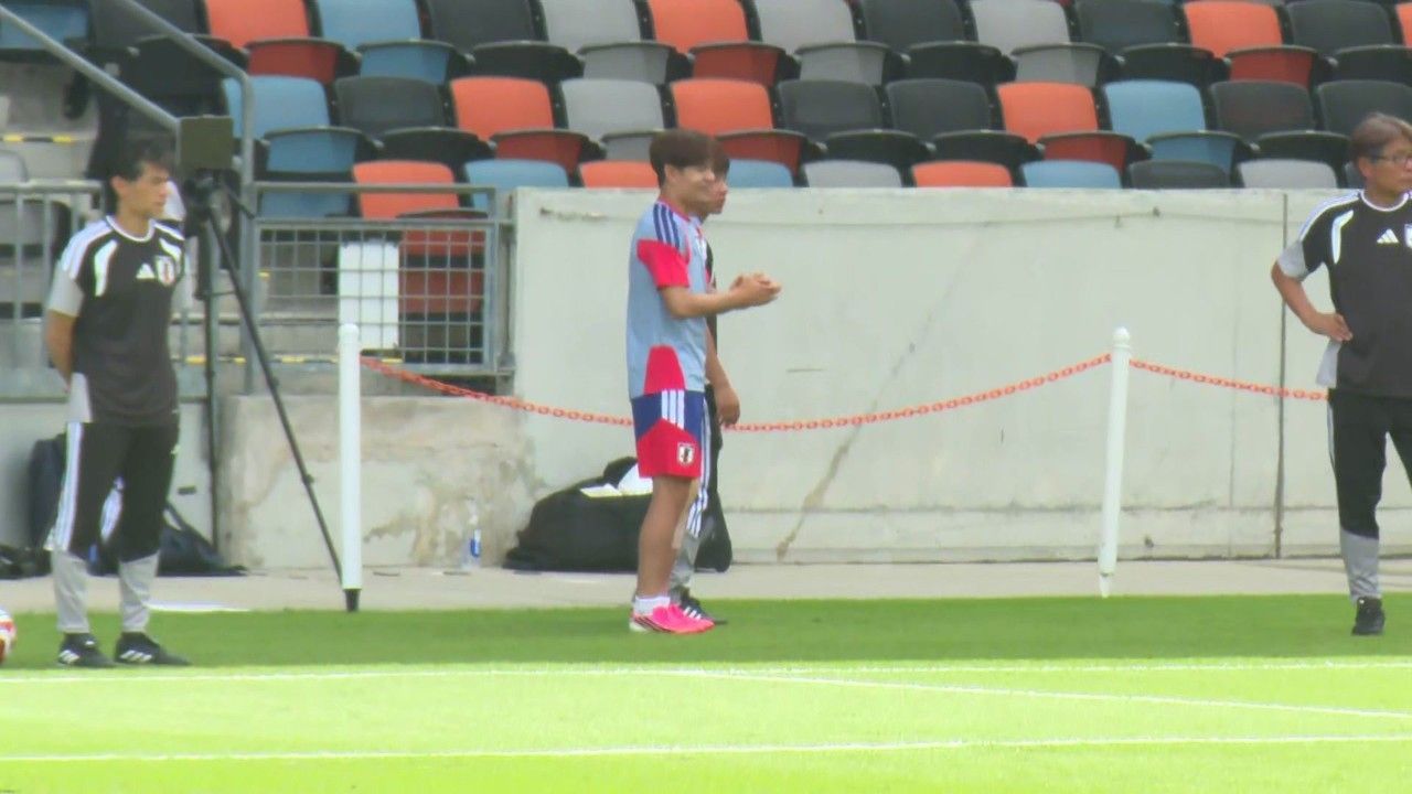 Kubo com proteção no joelho durante treino separado