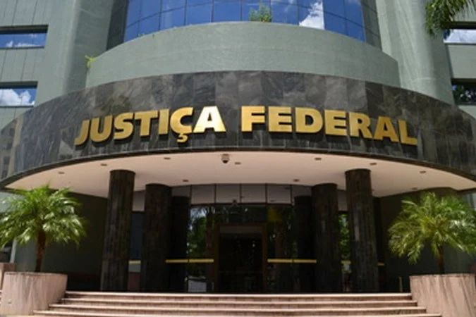 Entrada da Justiça Federal em Curitiba