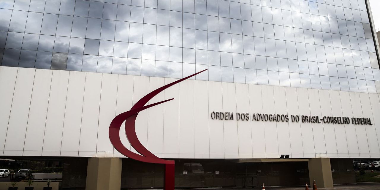 Geraldo Alckmin assina lei que altera diretoria da OAB