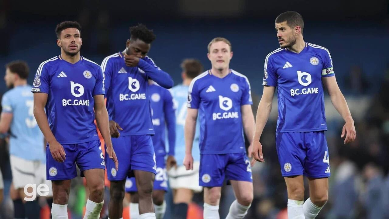 Jogadores do Leicester lamentam rebaixamento em campo