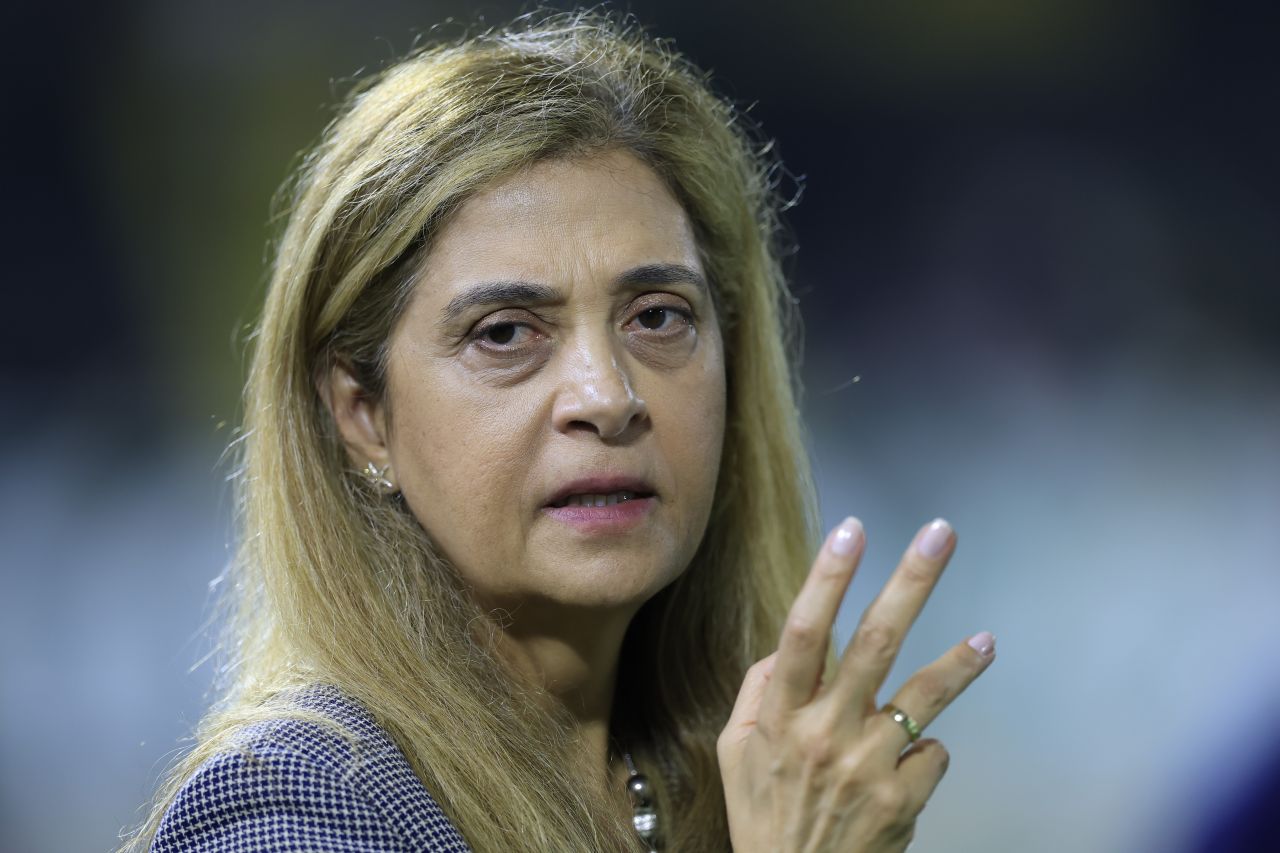 Leila Pereira em entrevista antes de partida