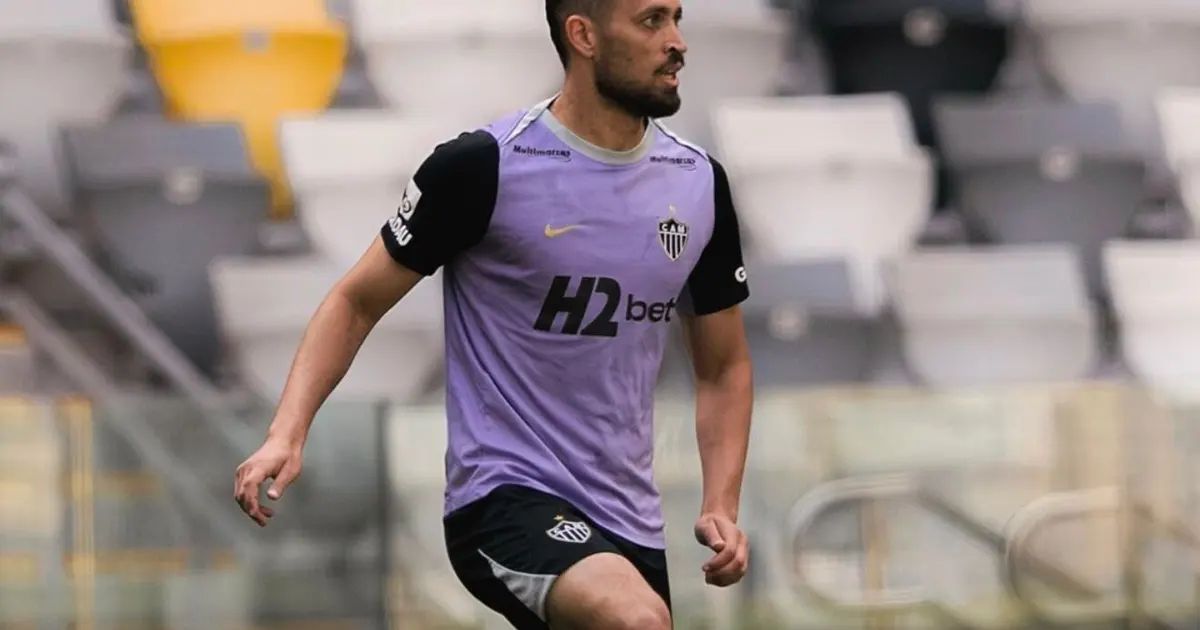 Léo Duarte em treino do Atlético