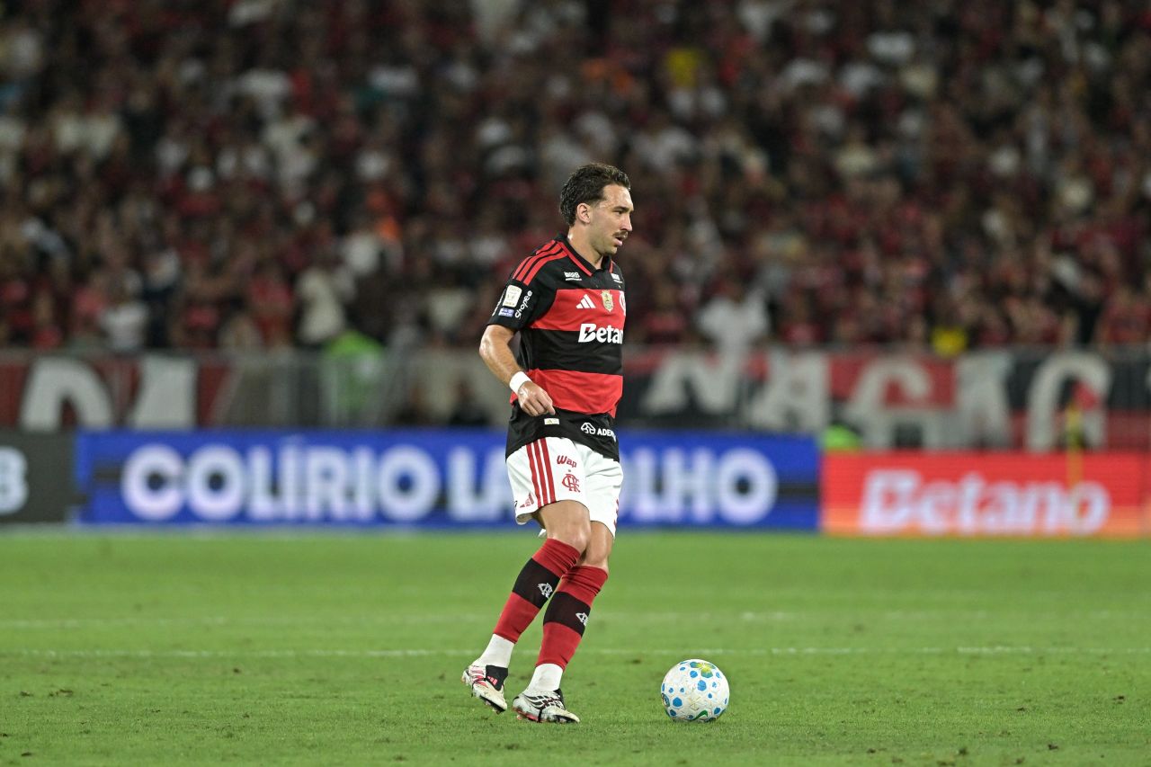 Léo Ortiz em campo pelo Flamengo