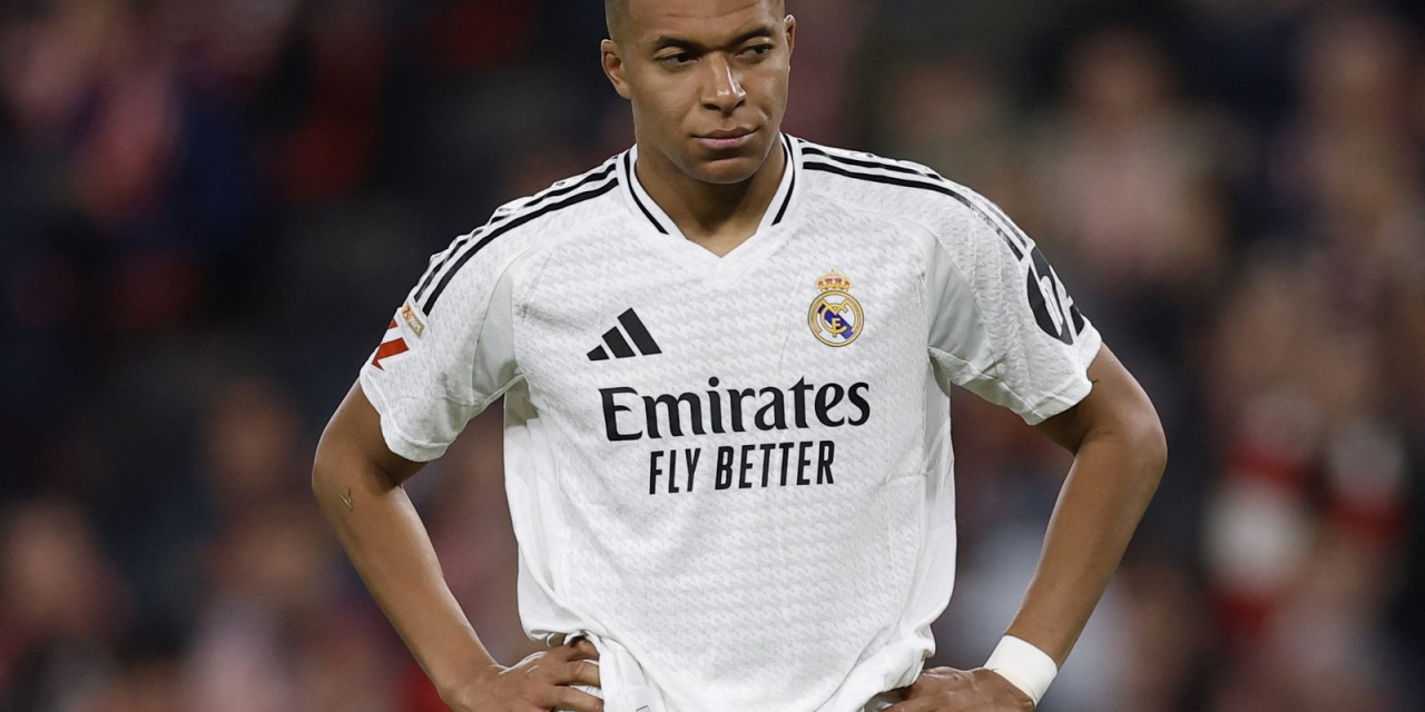 Kylian Mbappé com a camisa do Real Madrid