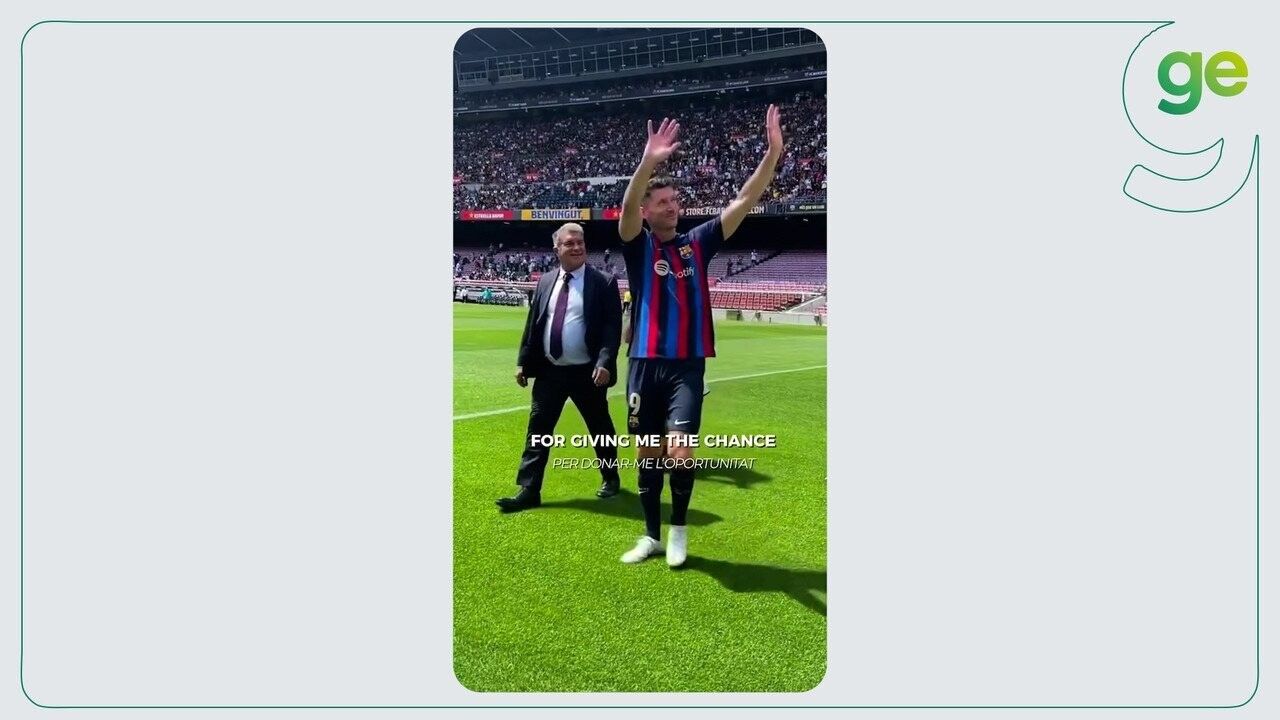 Robert Lewandowski comemorando pelo Barcelona