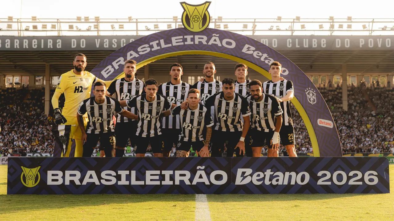 Jogadores do Atlético comemoram gol em São Januário