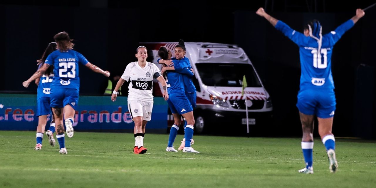 Jogadoras comemoram gol na Libertadores Feminina em Quito