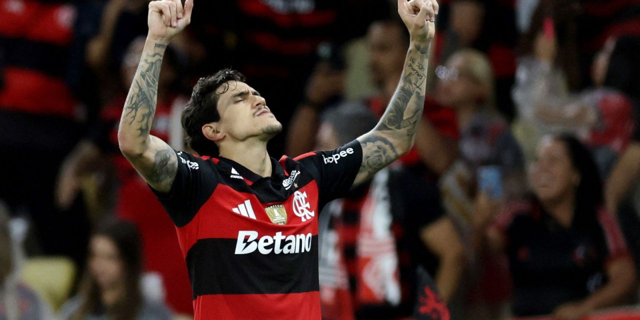 Pedro comemora gol contra o Estudiantes no Maracanã