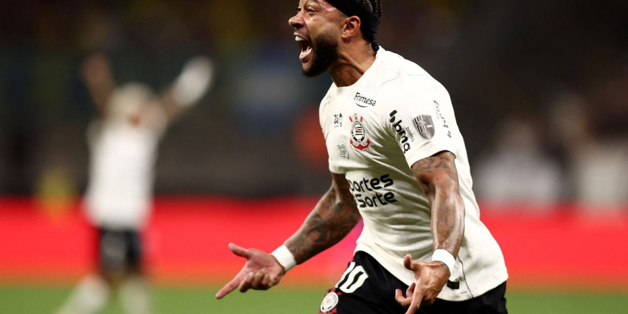 Breno Bidon celebra gol do Corinthians