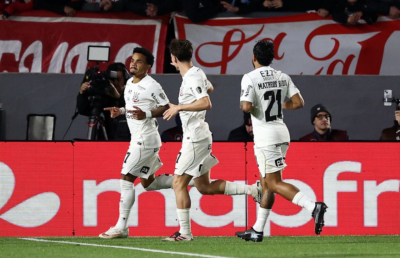 Estudiantes x Corinthians em La Plata
