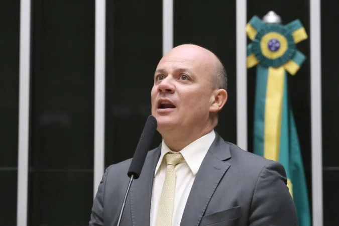 Cabo Gilberto grava vídeo convocando pressão contra indicação de Messias