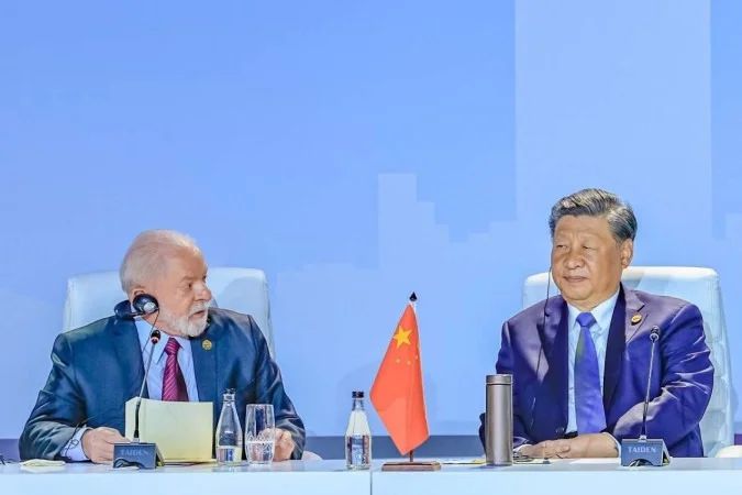 Lula ao telefone com Xi Jinping
