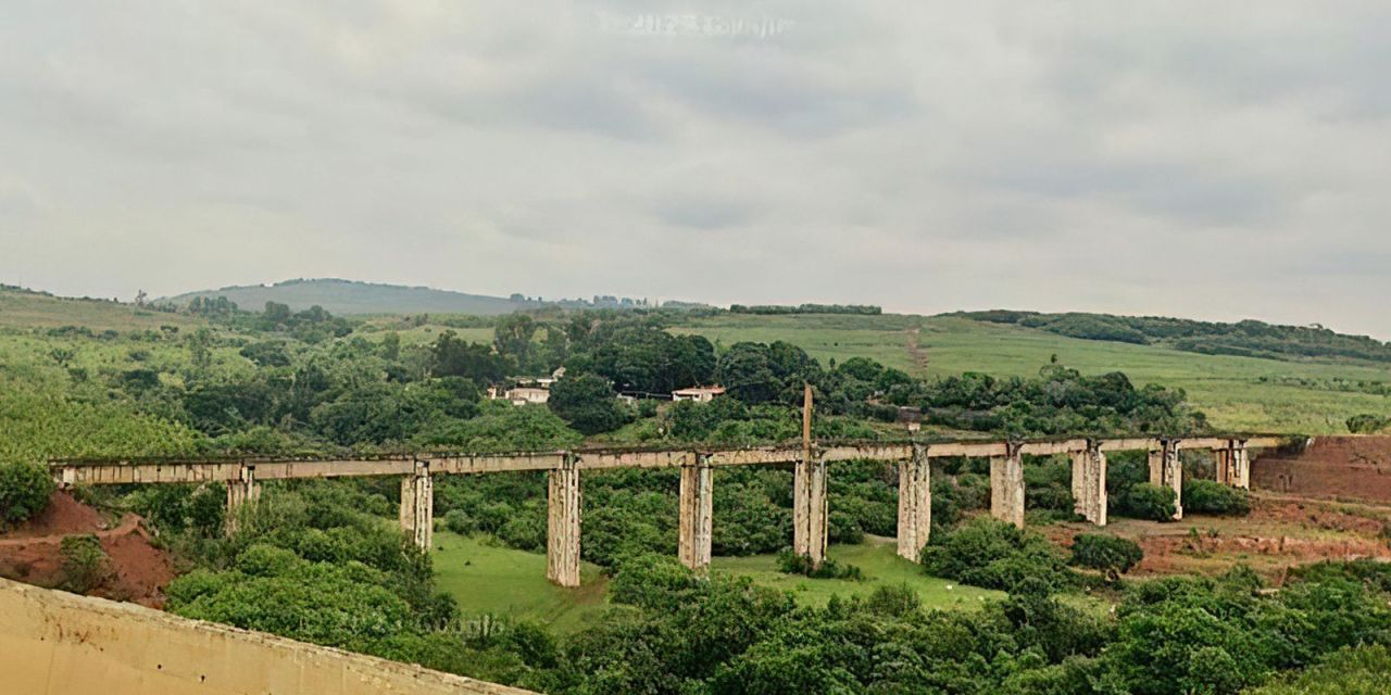 Ponte do Esqueleto bloqueada em Limeira