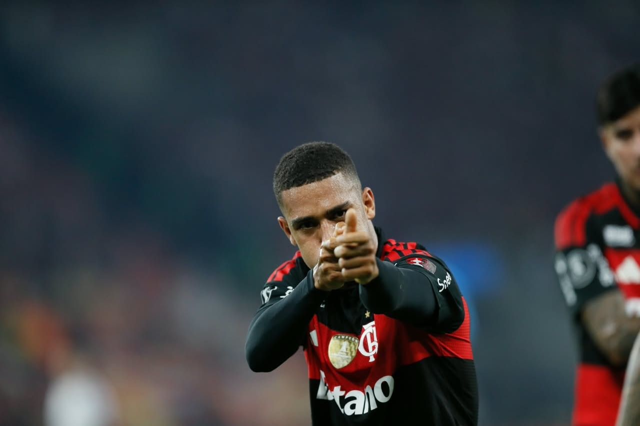 Samuel Lino comemora gol que classificou o Flamengo