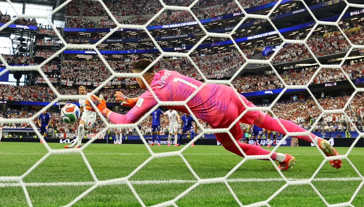 Livakovic adiantado na cobrança de pênalti