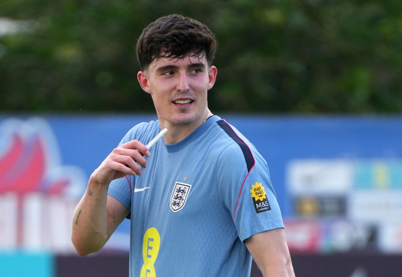 Tino Livramento em treino pela seleção inglesa