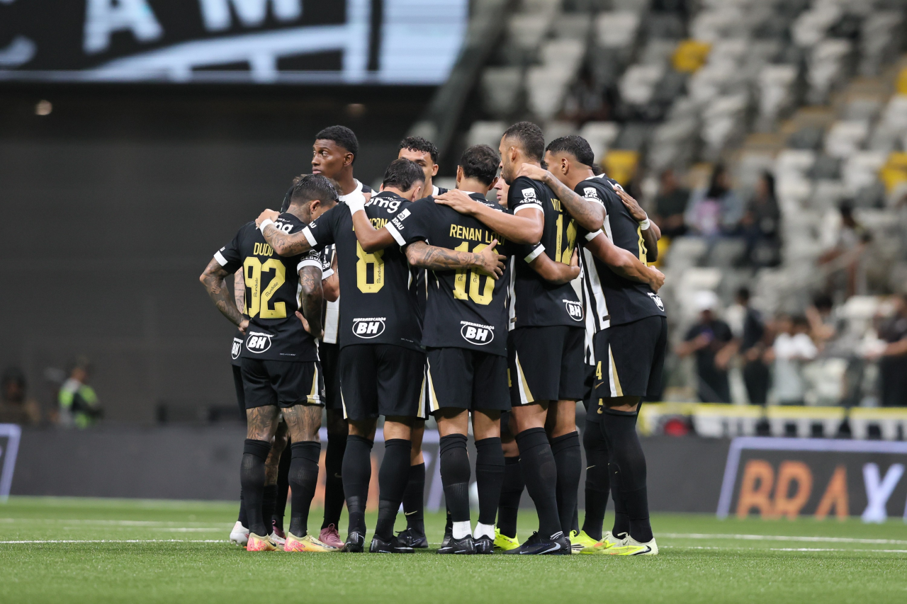 Renan Lodi concede entrevista após partida do Atlético-MG