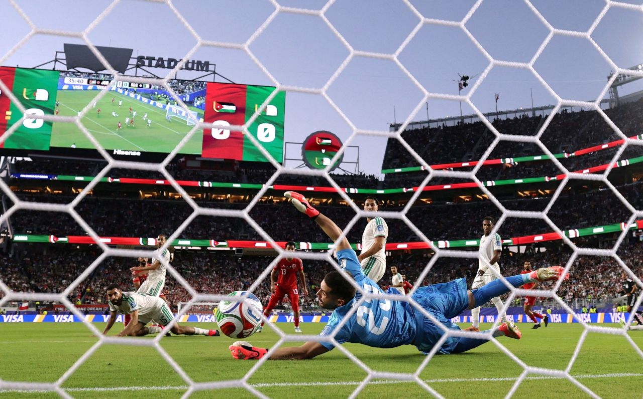 Luca Zidane durante partida entre Jordânia e Argélia