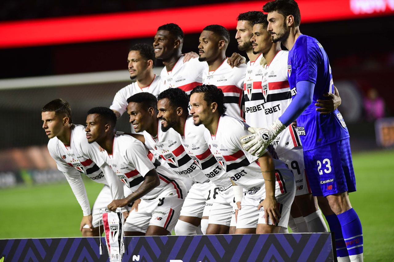 Luciano comemorando gol pelo São Paulo