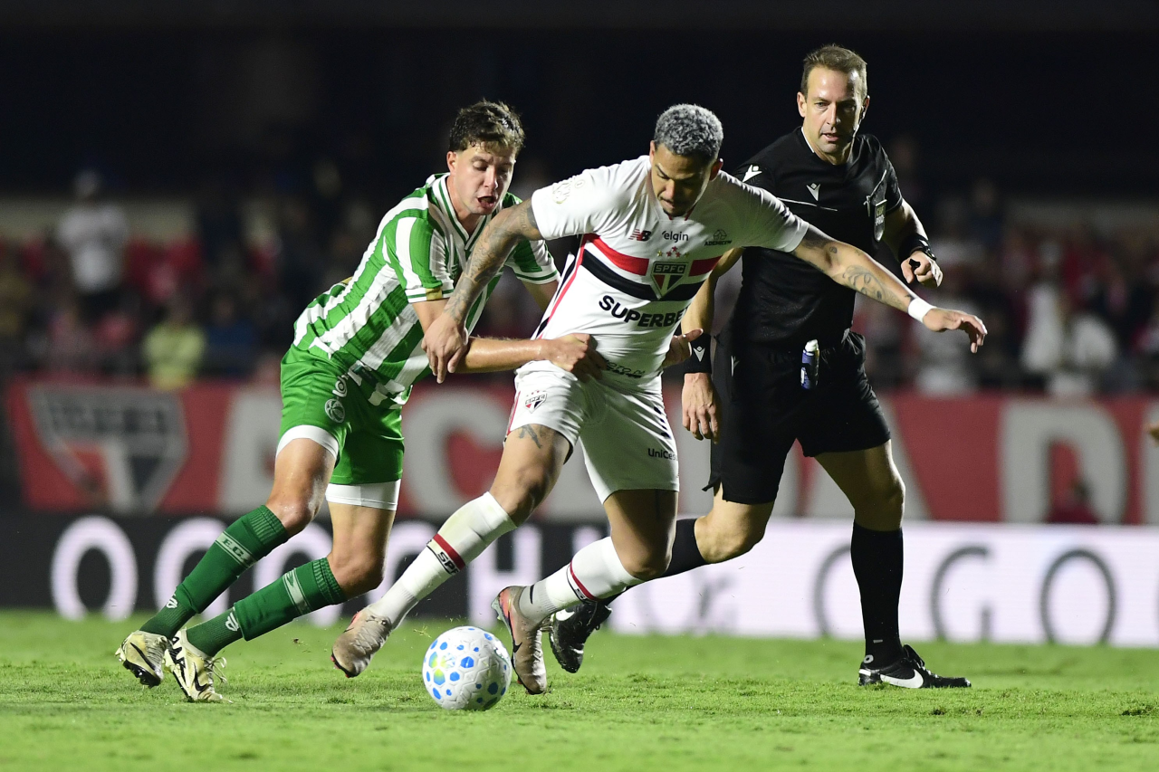 Luciano comemora gol pelo São Paulo no Morumbi