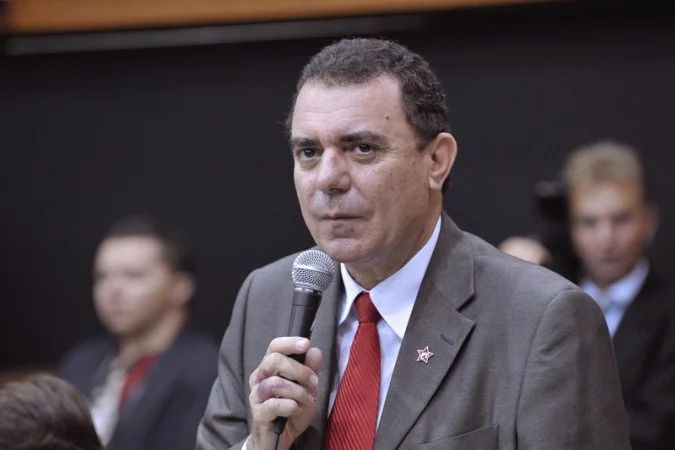 Luis César Bueno em podcast