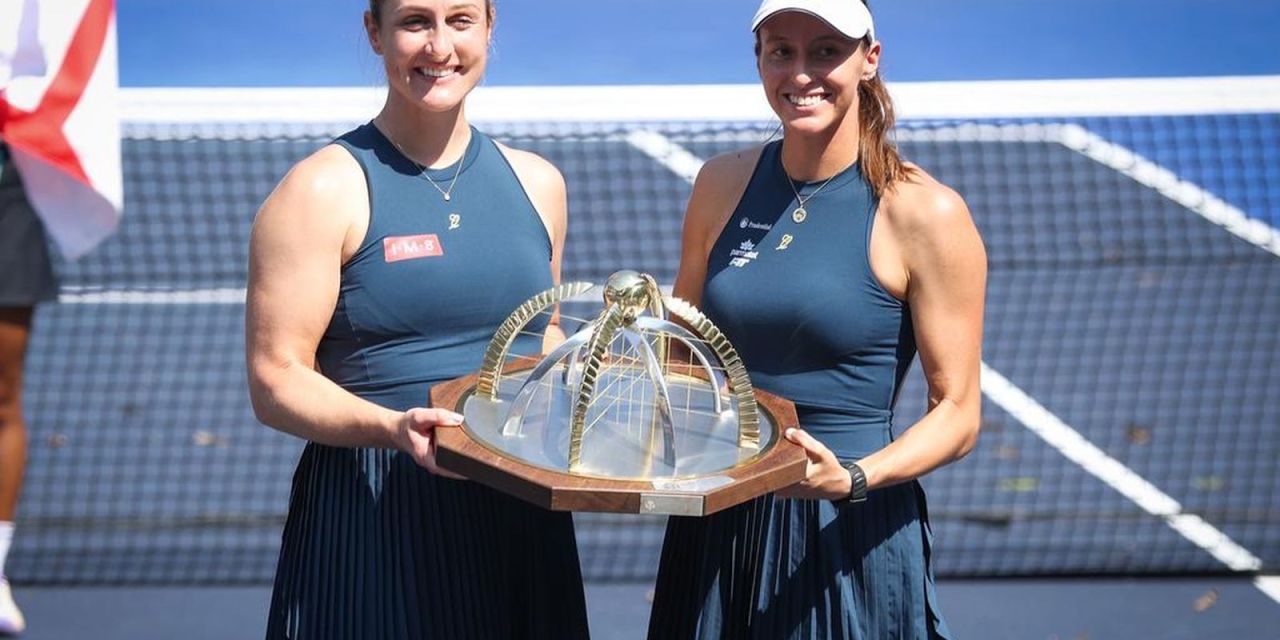 Luisa Stefani e Gabriela Dabrowski comemoram o título de duplas no SP Open