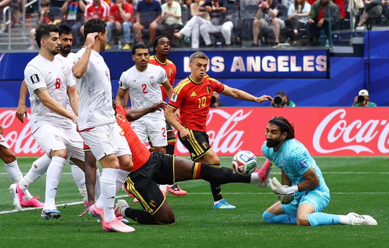 Lukaku em choque com Beiranvand