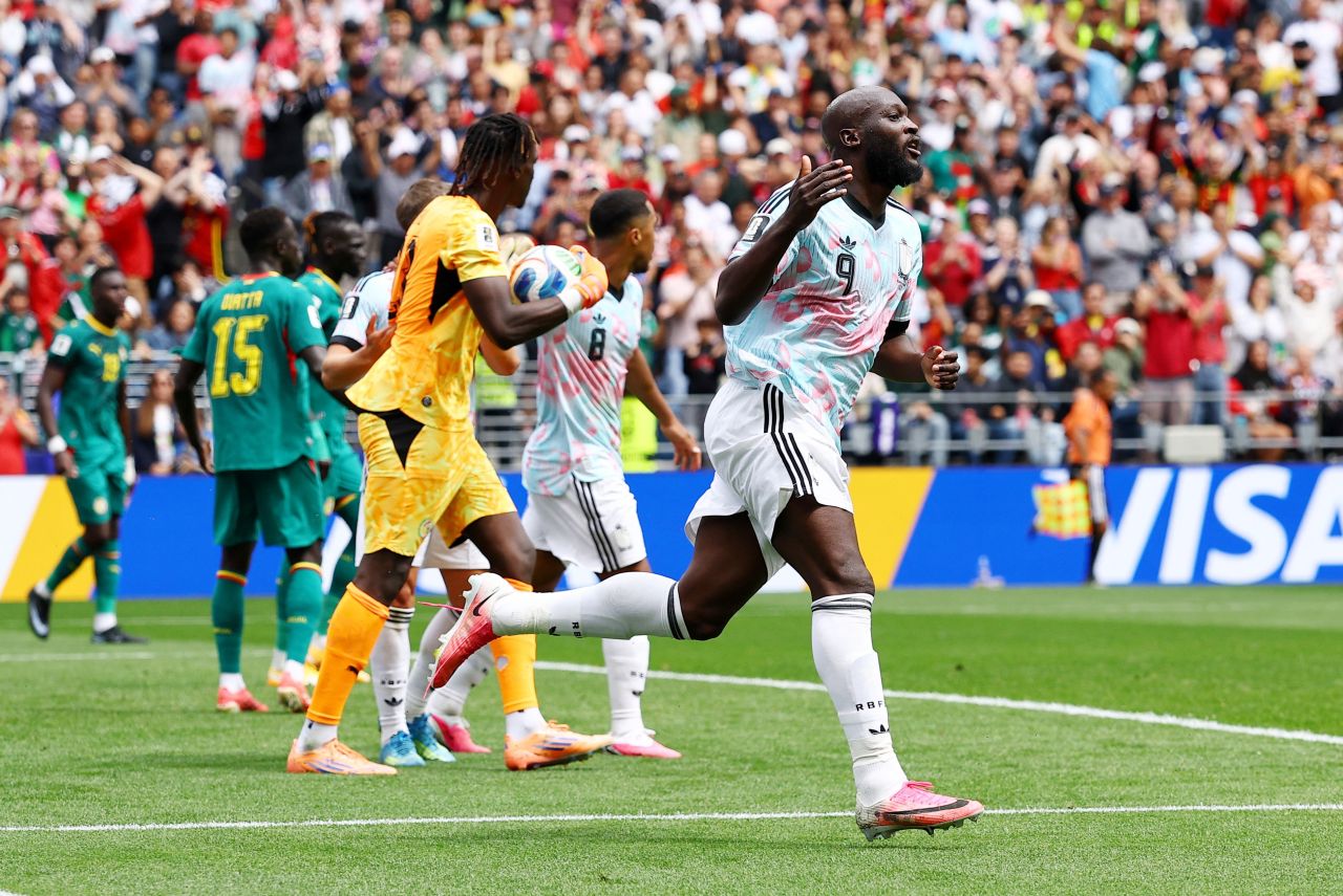 Romelu Lukaku comemorando gol