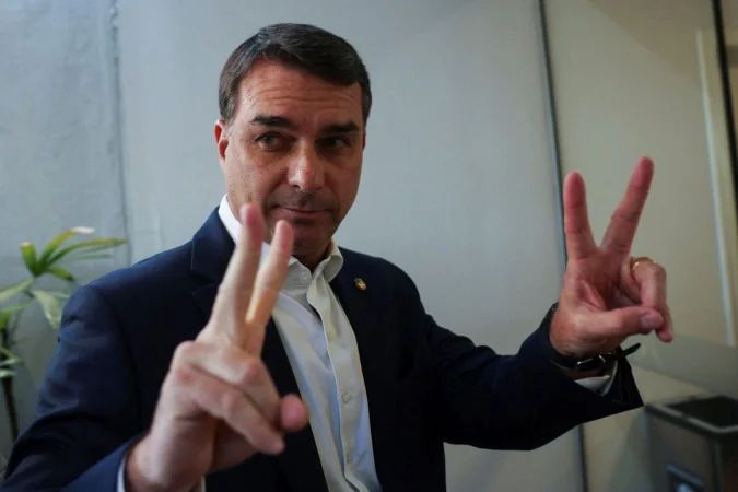 Lula e Flávio Bolsonaro