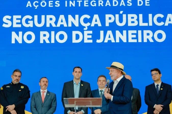 Presidente Lula durante apresentação de ação integrada de segurança no Complexo da PRF no Rio de Janeiro