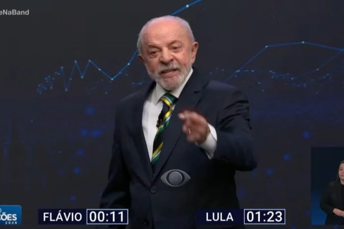 Lula e Flavio Bolsonaro durante debate na Band
