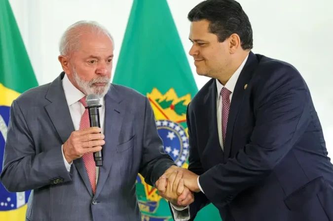 Lula e Alcolumbre a bordo de navio-sonda da Petrobras no Amapá