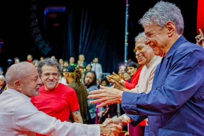 Lula discursa na Fundição Progresso durante ato Cultura com Lula