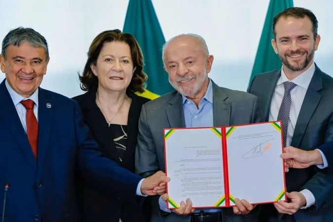 Presidente Lula anuncia reajuste do Bolsa Família
