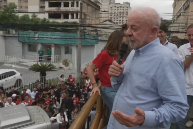 Luiz Inácio Lula da Silva em caminhada de campanha