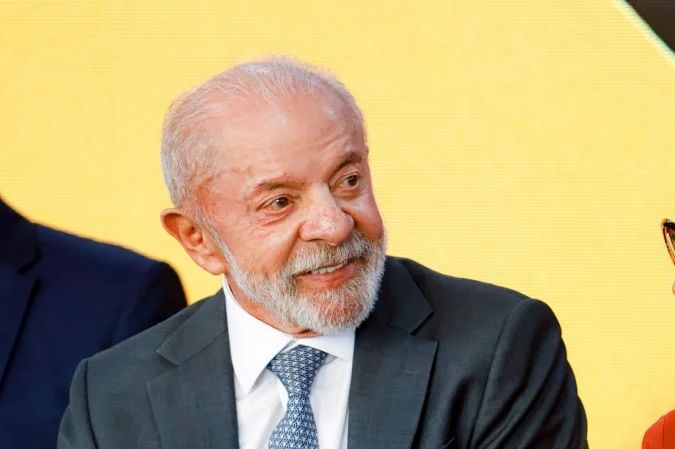 Lula discursa em ato público