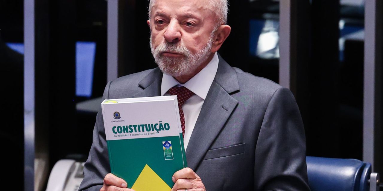 Lula em passeata em Minas Gerais