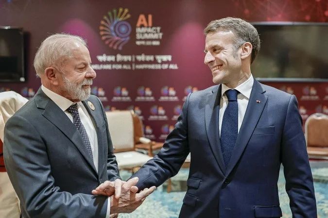 Lula desembarca em Évian-les-Bains