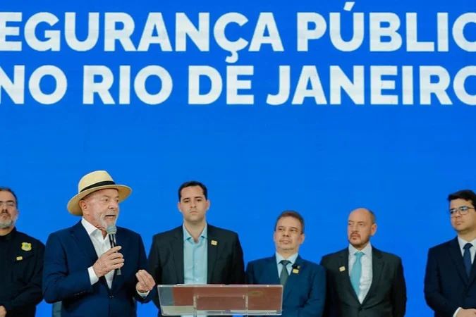 Presidente Lula discursando sobre segurança no Rio