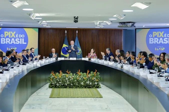 Presidente Lula em reunião ministerial