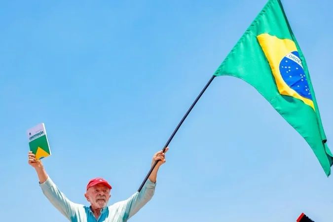 Lula discursando em Copacabana