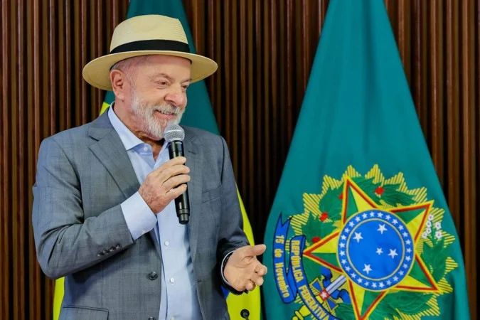 Lula durante registro de candidatura