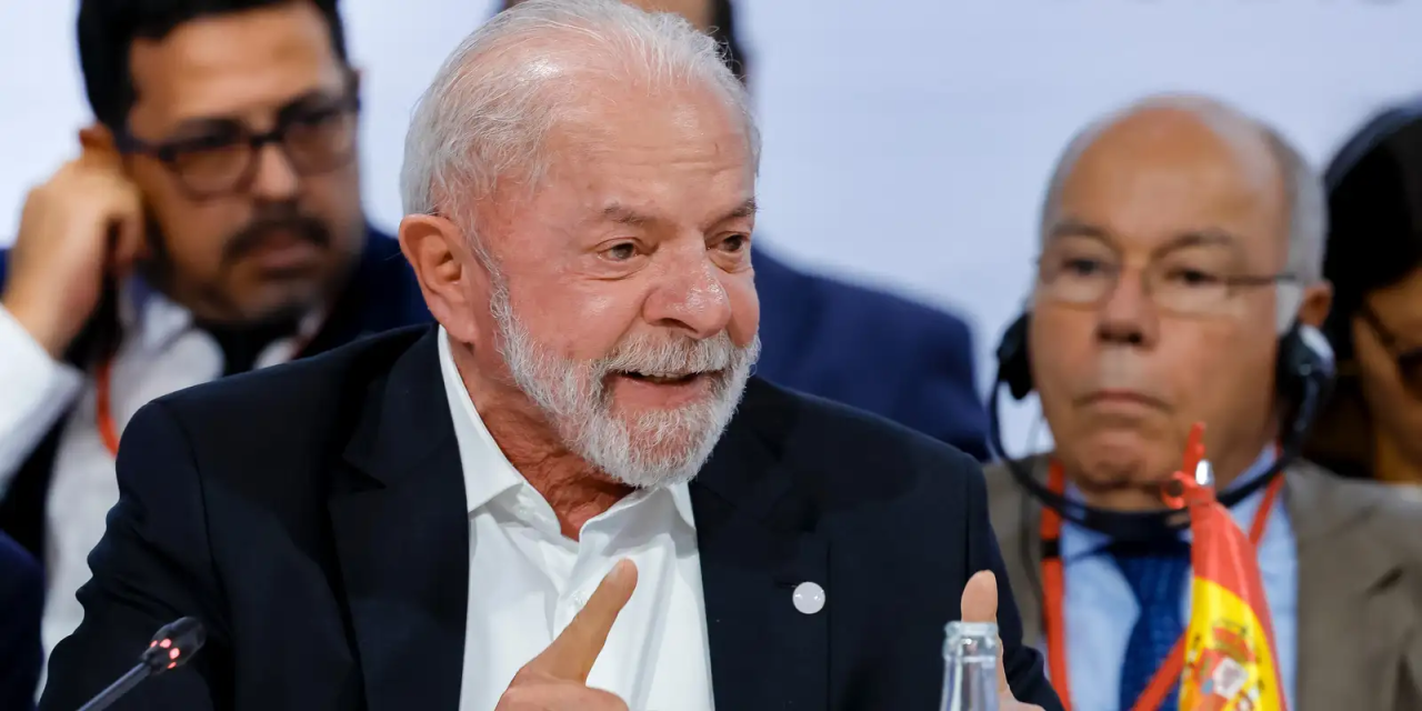 Lula em discurso no Fórum Democracia Sempre