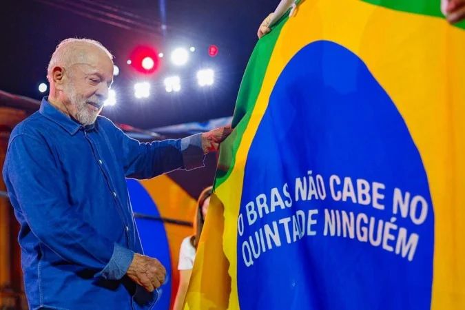 Lula discursa em ato político em Belém