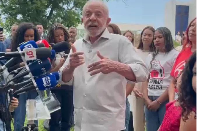 Lula na capela do Palácio da Alvorada durante missa